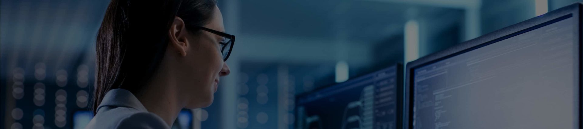  IT professional analyzing cloud architecture on screen during an AWS Well-Architected Review.